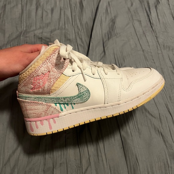 Jordan 1 Mid Paint Drip - Picture 1 of 4